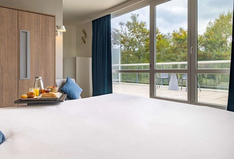 Номер Superior с Видом, Novotel Senart Golf De Greenparc