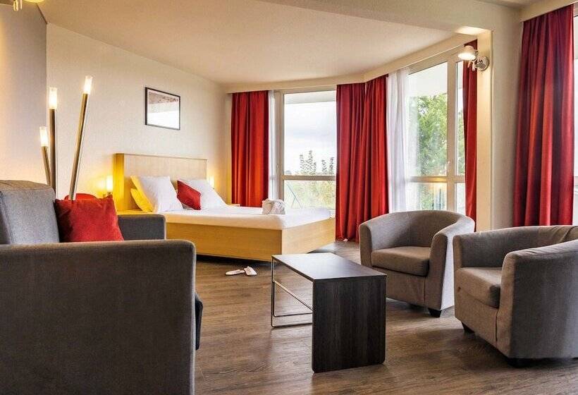 Люкс с Балконом, Novotel Senart Golf De Greenparc