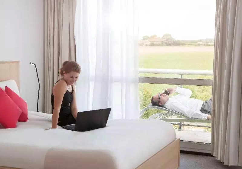 景色の見えるスーペリアルーム, Novotel Senart Golf De Greenparc