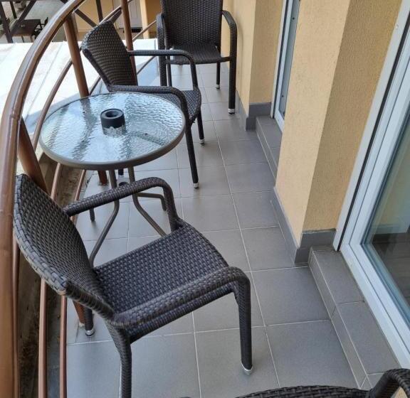 2 Bedrooms Apartment Lake View, ádám Apartmanház