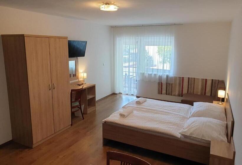 2 Bedrooms Apartment Lake View, ádám Apartmanház