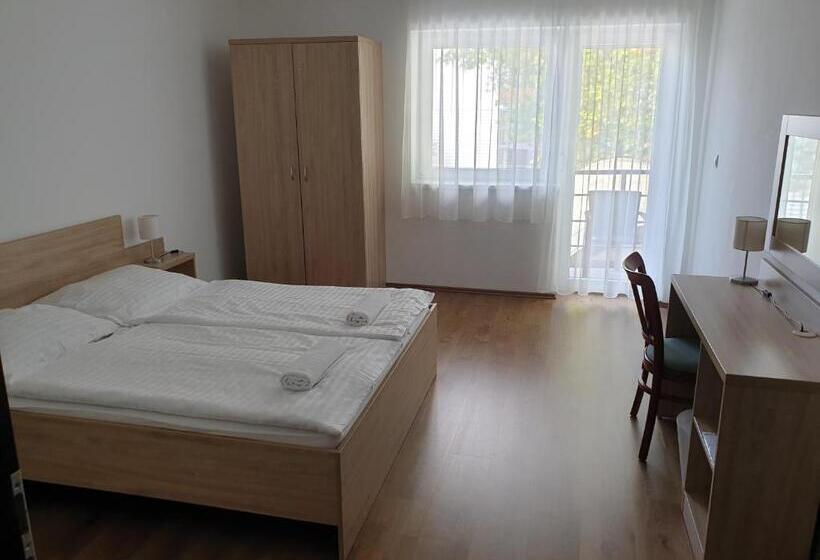 2 Bedrooms Apartment Lake View, ádám Apartmanház