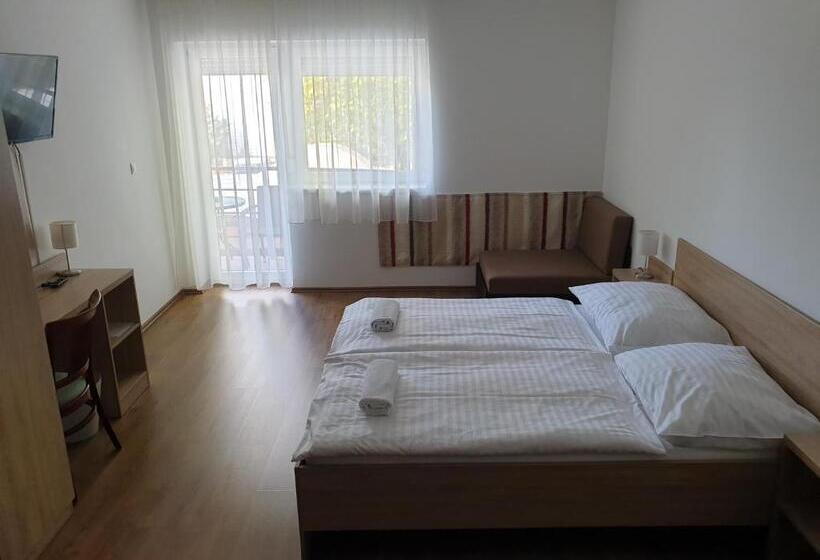 2 Bedrooms Apartment Lake View, ádám Apartmanház