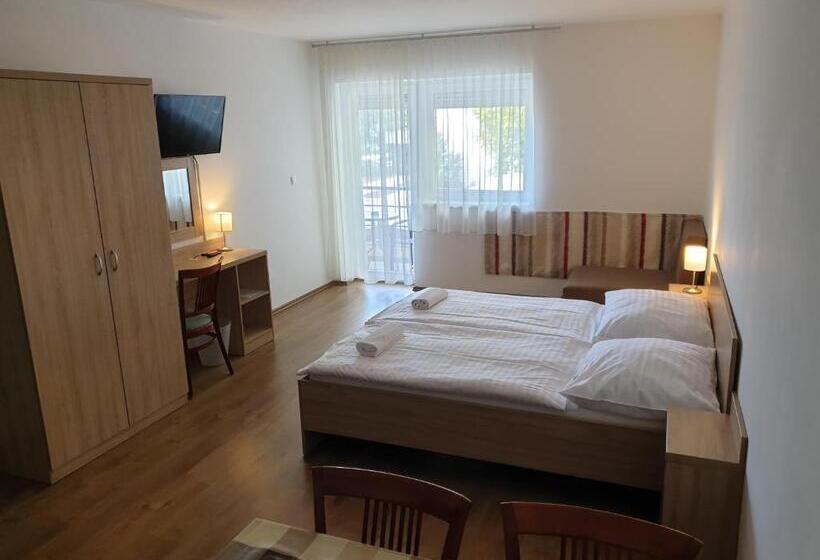 2 Bedrooms Apartment Lake View, ádám Apartmanház