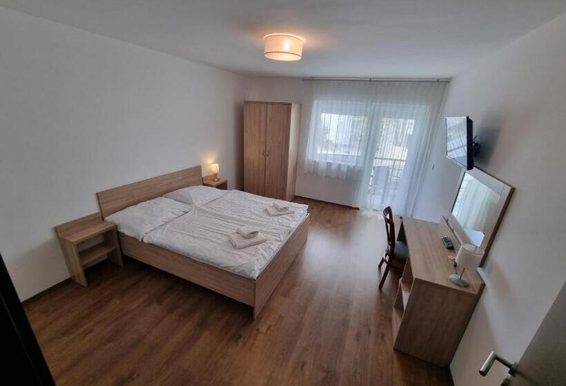 2 Bedrooms Apartment Lake View, ádám Apartmanház