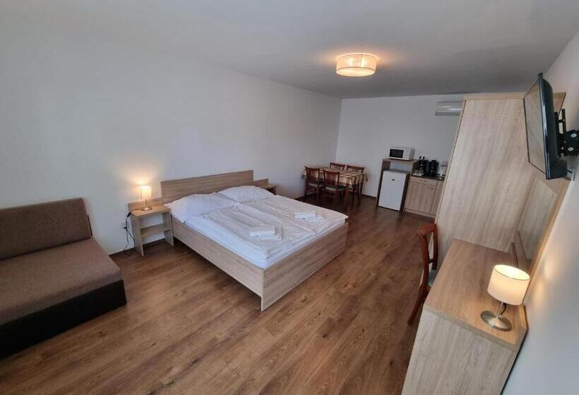 2 Bedrooms Apartment Lake View, ádám Apartmanház