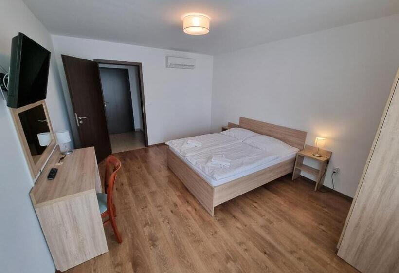 2 Bedrooms Apartment Lake View, ádám Apartmanház