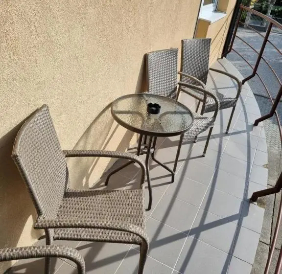 آپارتمان 2 خوابه با بالکن, ádám Apartmanház
