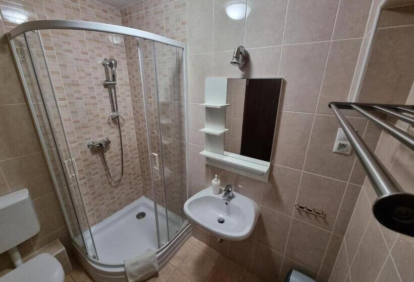 Apartament 2 Sypialnie z Balkonem, ádám Apartmanház