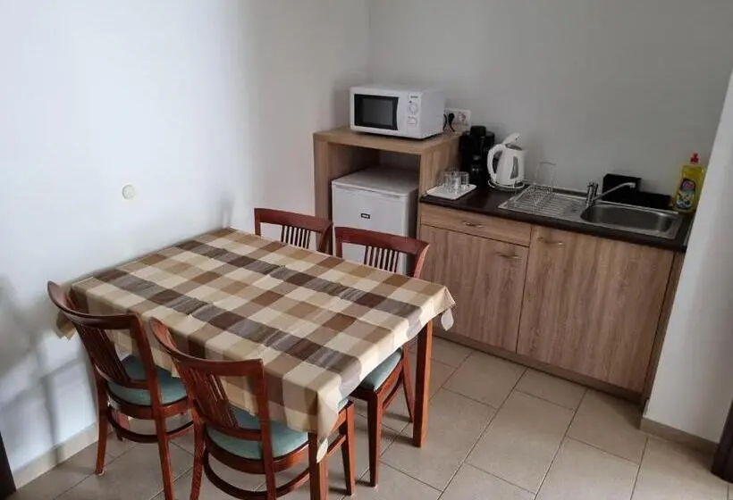 آپارتمان 2 خوابه با بالکن, ádám Apartmanház