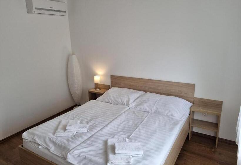 Apartament 2 Sypialnie z Balkonem, ádám Apartmanház