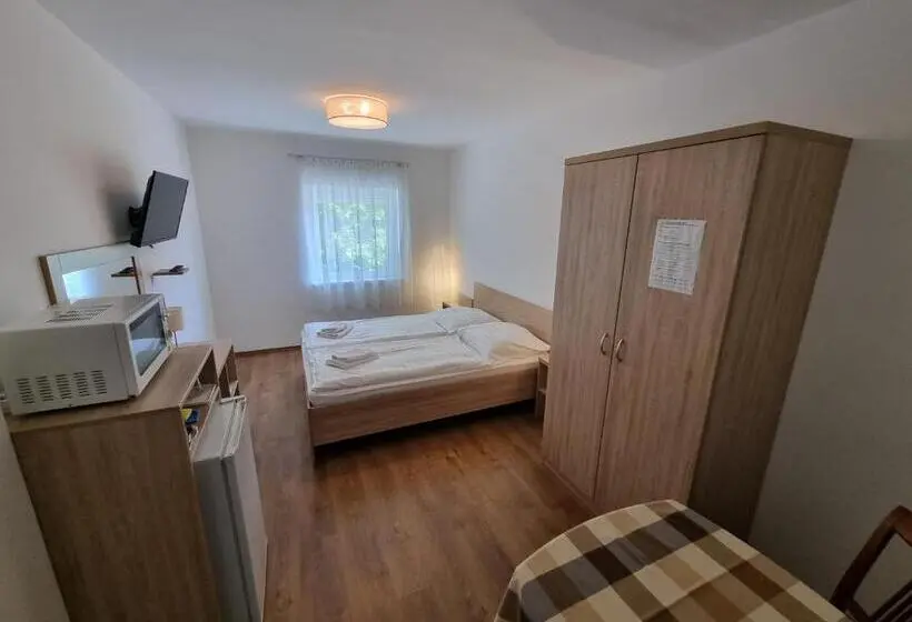 اتاق استاندارد با چشم‌انداز باغ, ádám Apartmanház