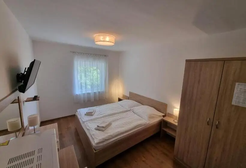 اتاق استاندارد با چشم‌انداز باغ, ádám Apartmanház