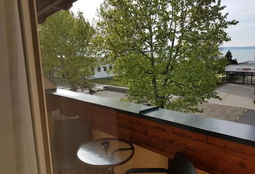 اتاق استاندارد سه نفره, ádám Apartmanház