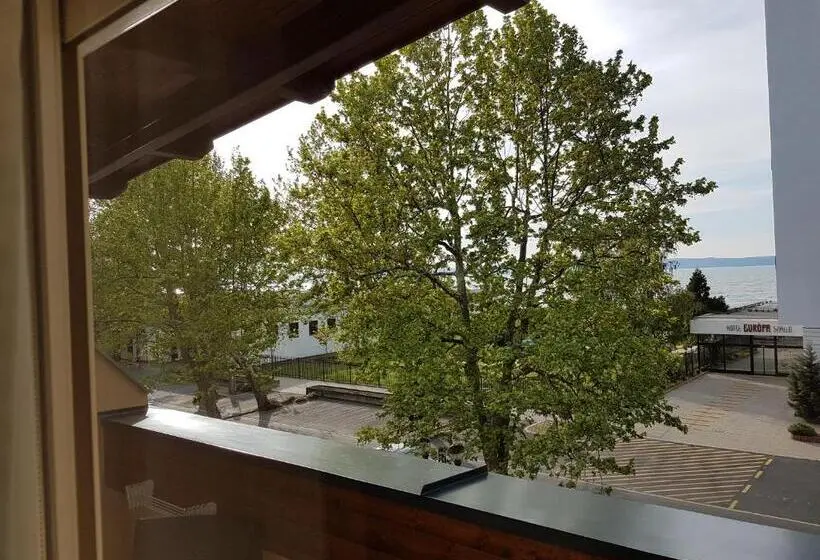 اتاق استاندارد سه نفره, ádám Apartmanház