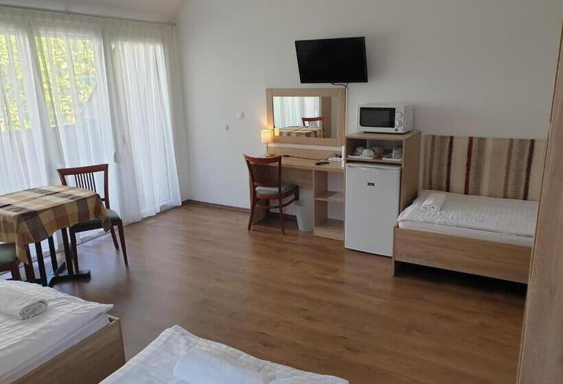 Pokój Standard Trzyosobowy, ádám Apartmanház