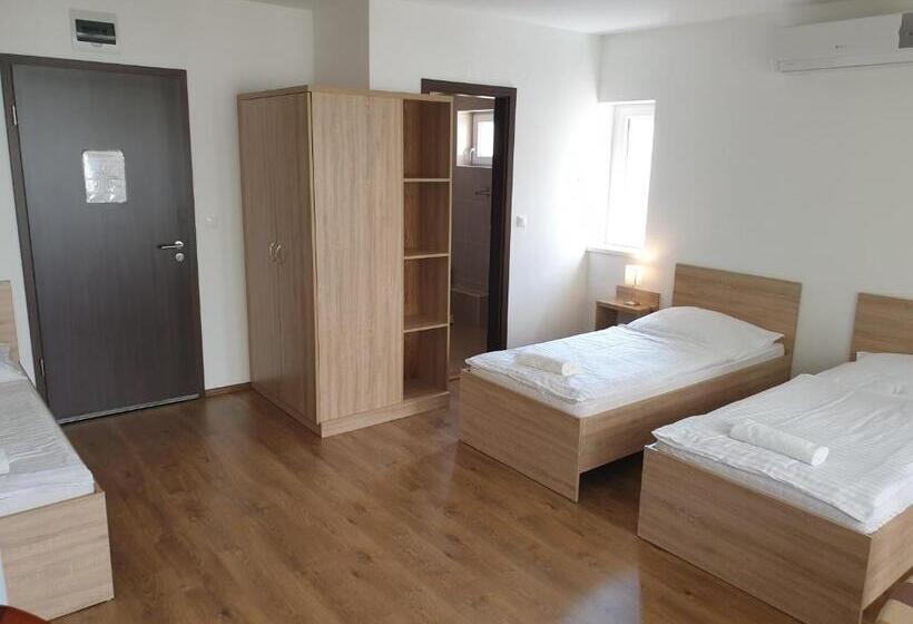 Pokój Standard Trzyosobowy, ádám Apartmanház