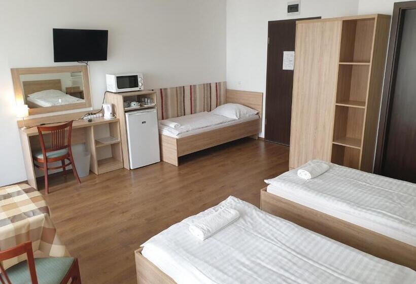 Pokój Standard Trzyosobowy, ádám Apartmanház