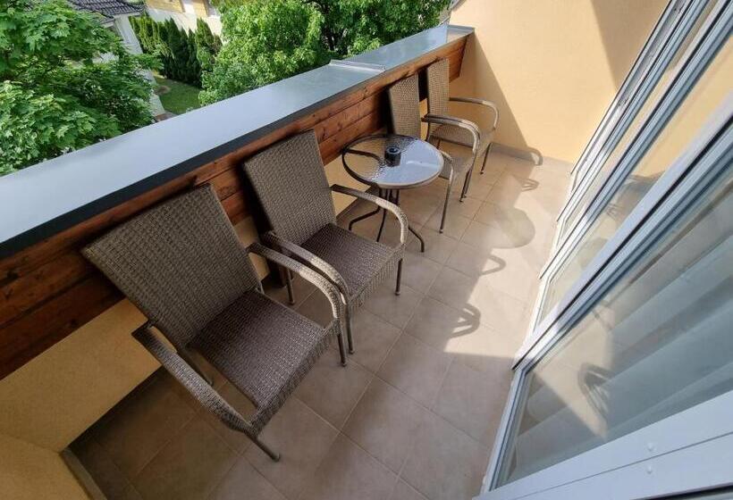 Pokój Czteroosobowy Standard, ádám Apartmanház