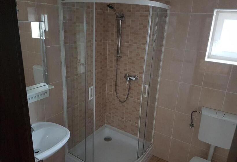 Четырехместный Номер Стандарт, ádám Apartmanház