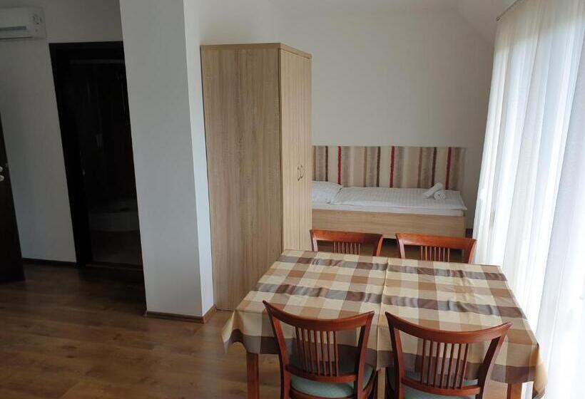 Pokój Czteroosobowy Standard, ádám Apartmanház