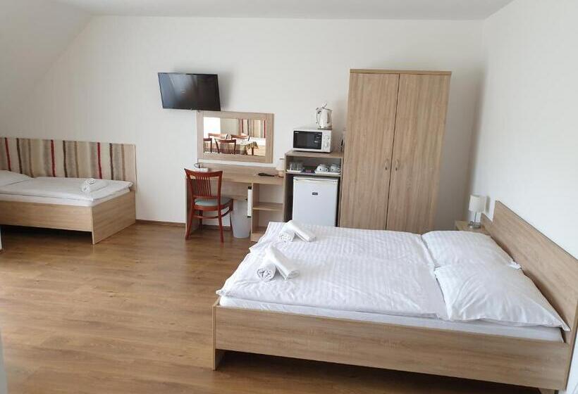 Pokój Czteroosobowy Standard, ádám Apartmanház