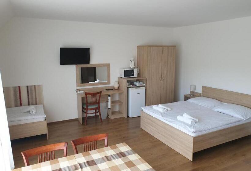 Pokój Czteroosobowy Standard, ádám Apartmanház