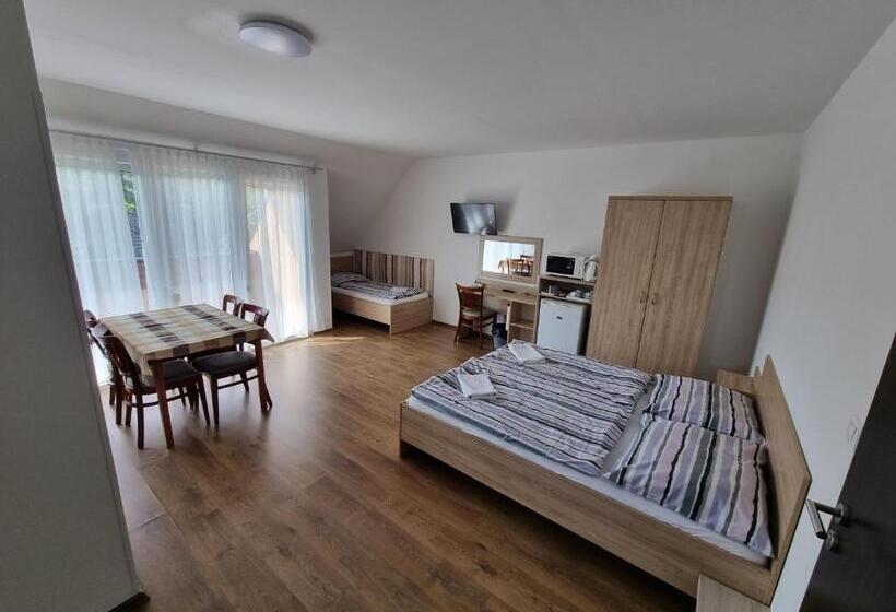 Pokój Czteroosobowy Standard, ádám Apartmanház