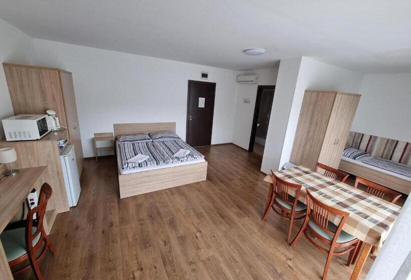Pokój Czteroosobowy Standard, ádám Apartmanház
