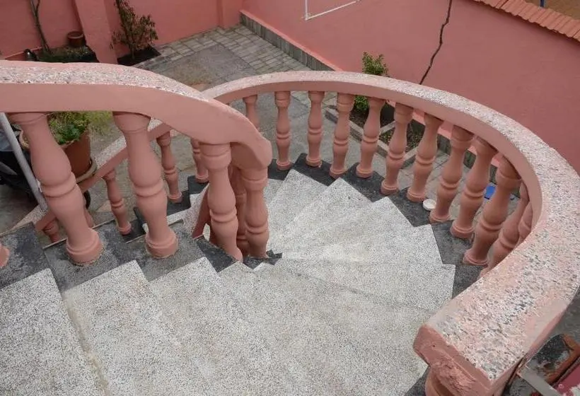 اتاق استاندارد, Nana's House