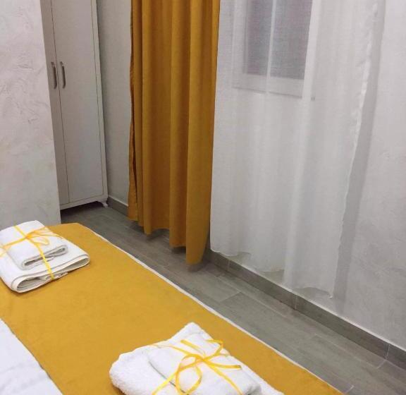 اتاق استاندارد, Nana's House