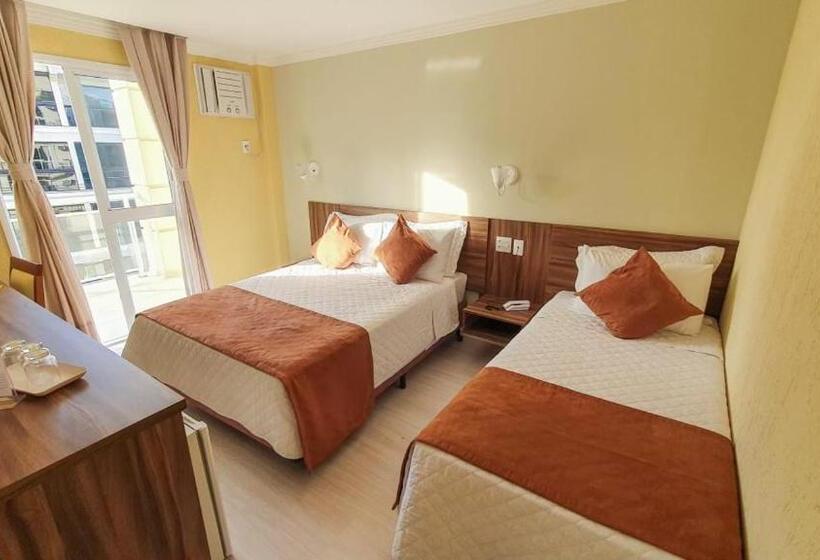 חדר סטנדרט לשלושה עם מרפסת, Pousada Reserva Do Sahy