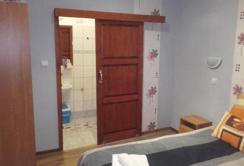 חדר דלוקס, Réka Vendéghàz