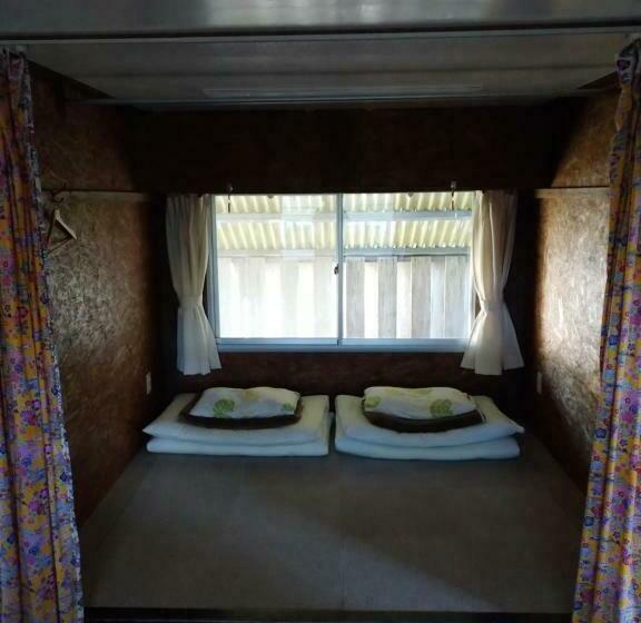 מיטה בחדר משותף, Sesoko Island Guest House Kafuu Village