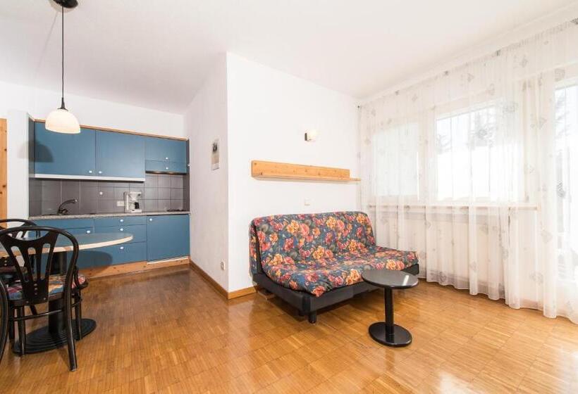 带1个卧室的带阳台的公寓, Residence Auriga