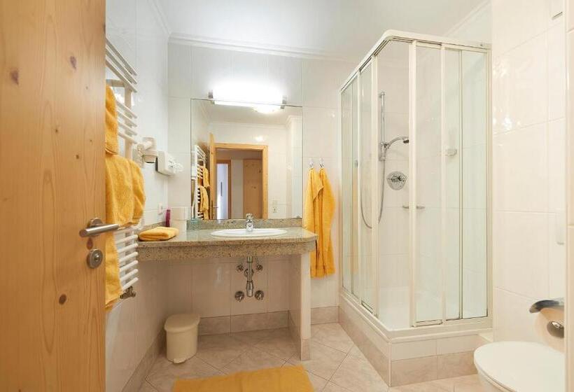 شقة غرفتين نوم مزودة بشُرفة, Appartement Hotel Sonneck