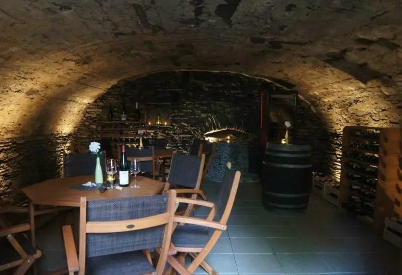 Talo 1 Makuuhuone, Wein  & Ferienhaus Jörg Weirich