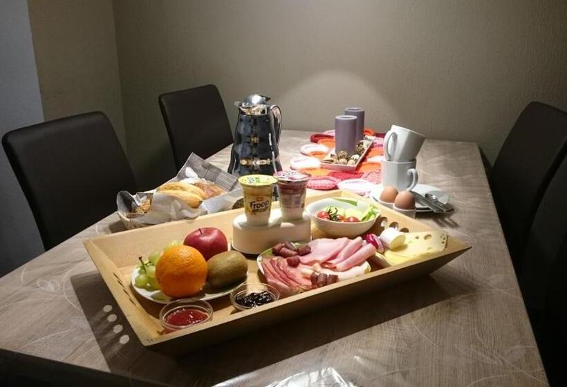 اتاق لوکس, Wein  & Ferienhaus Jörg Weirich