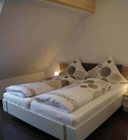 اتاق لوکس, Wein  & Ferienhaus Jörg Weirich