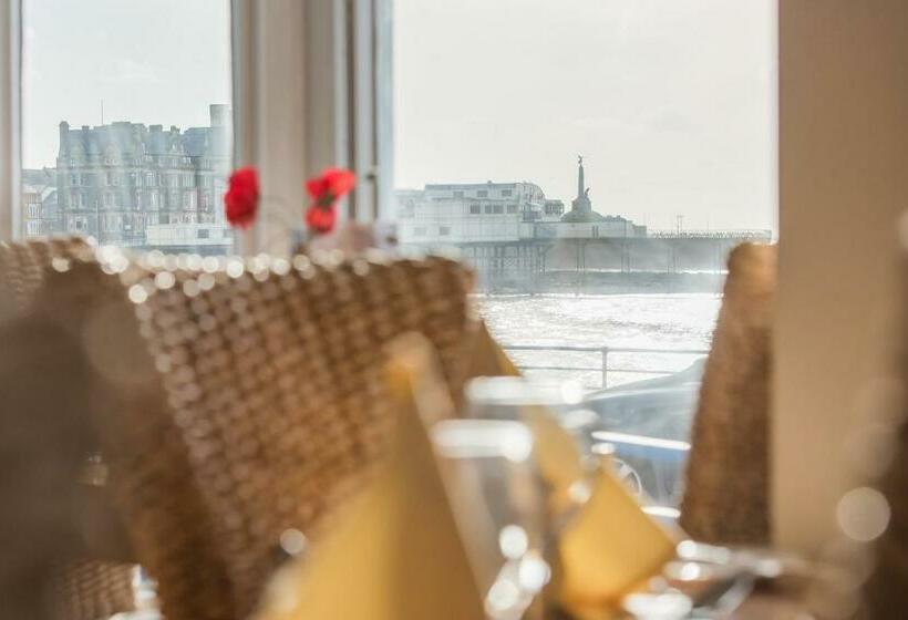 חדר משפחתי, No 46 Marine Terrace