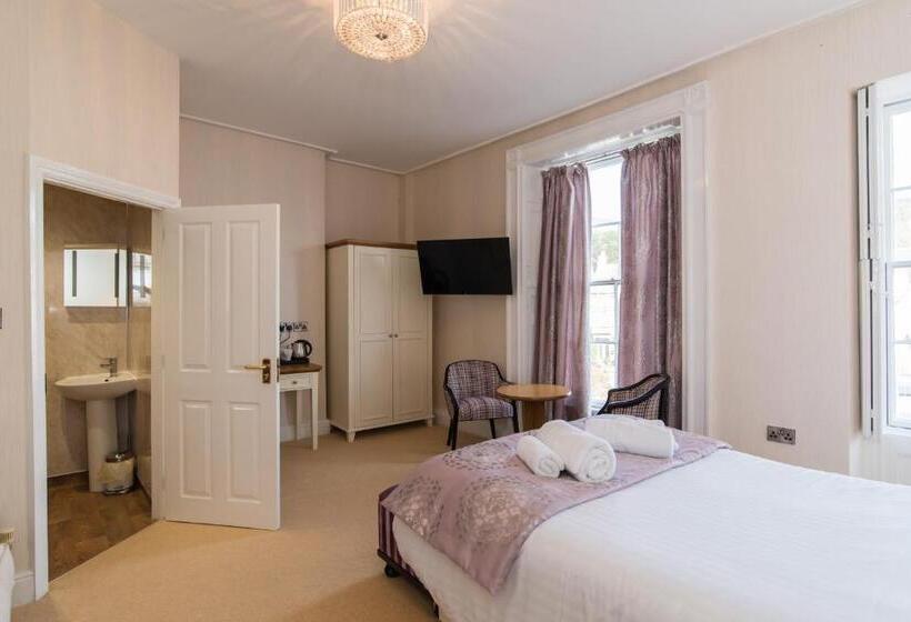 חדר משפחתי, No 46 Marine Terrace