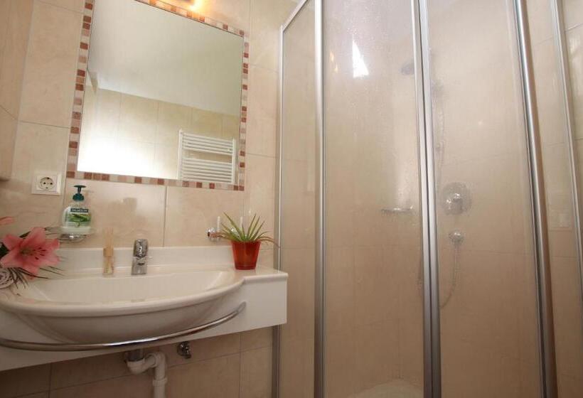 Apartament 3 Dormitoris, Landhaus Granat