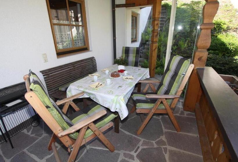 Apartament 2 Dormitoris amb Balconada, Landhaus Granat