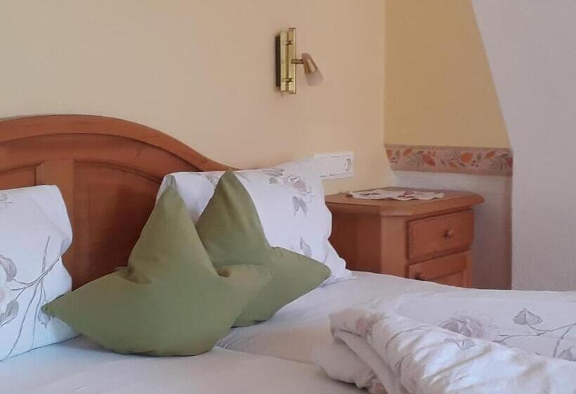 Apartament 2 Dormitoris amb Balconada, Landhaus Granat