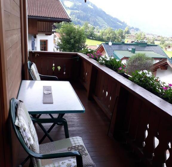 Apartament 2 Dormitoris amb Balconada, Landhaus Granat