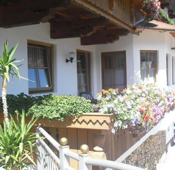 Apartament 2 Dormitoris amb Balconada, Landhaus Granat