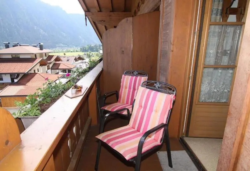آپارتمان 1 خوابه با بالکن, Landhaus Granat