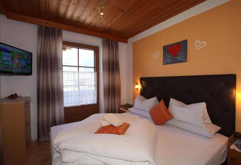 Apartament 2 Dormitoris amb Balconada, Landhaus Granat