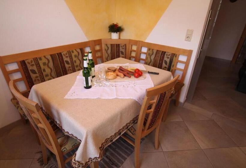 Apartament 2 Dormitoris amb Balconada, Landhaus Granat