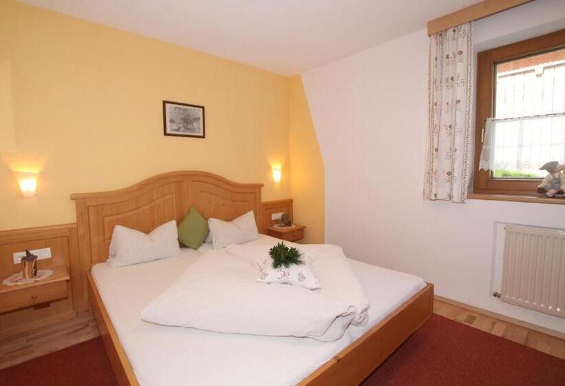 Apartament 2 Dormitoris amb Balconada, Landhaus Granat